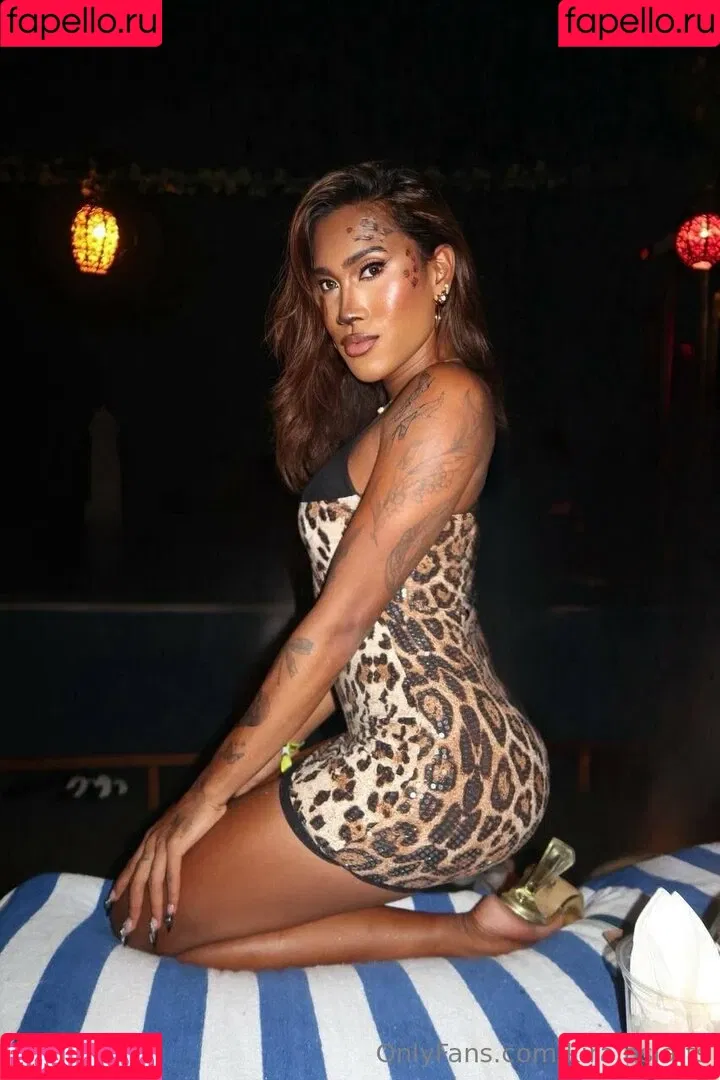 kira.asia.ts / kiranaroszie Onlyfans Photo Gallery 