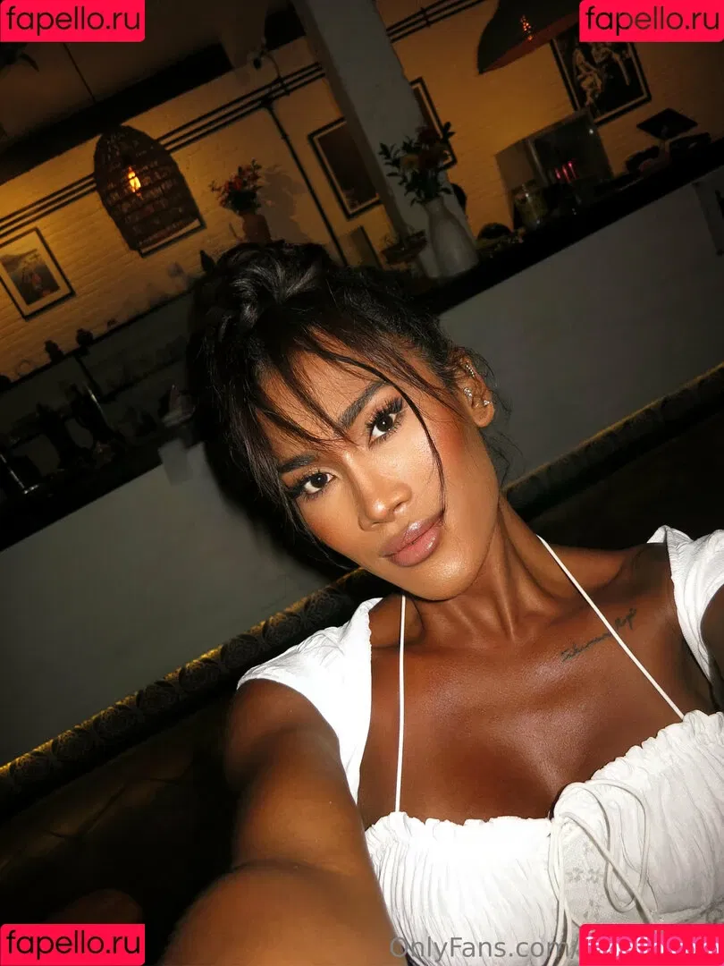 kira.asia.ts / kiranaroszie Onlyfans Photo Gallery 