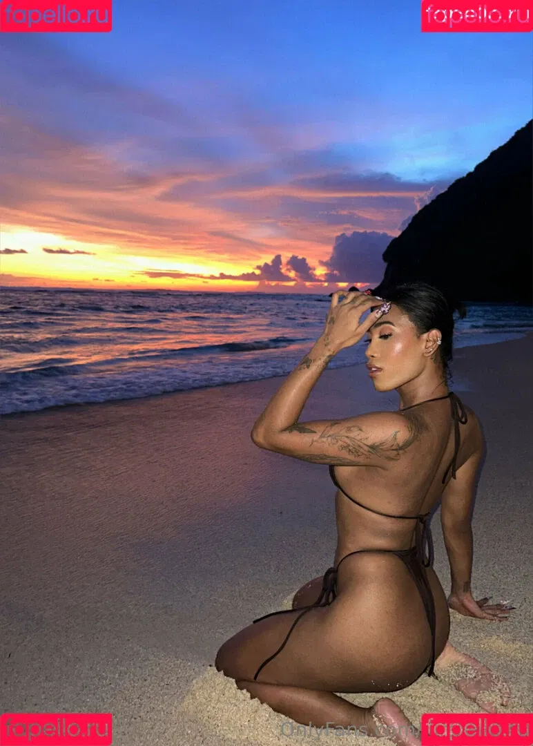 kira.asia.ts / kiranaroszie Onlyfans Photo Gallery 