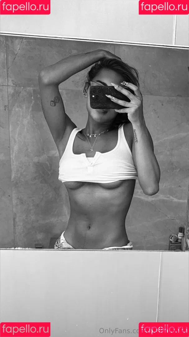 kira.asia.ts / kiranaroszie Onlyfans Photo Gallery 