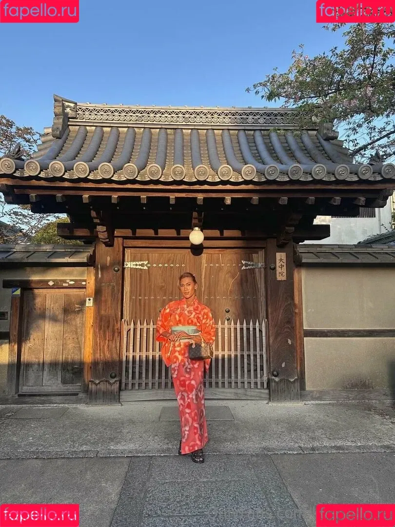 kira.asia.ts / kiranaroszie Onlyfans Photo Gallery 