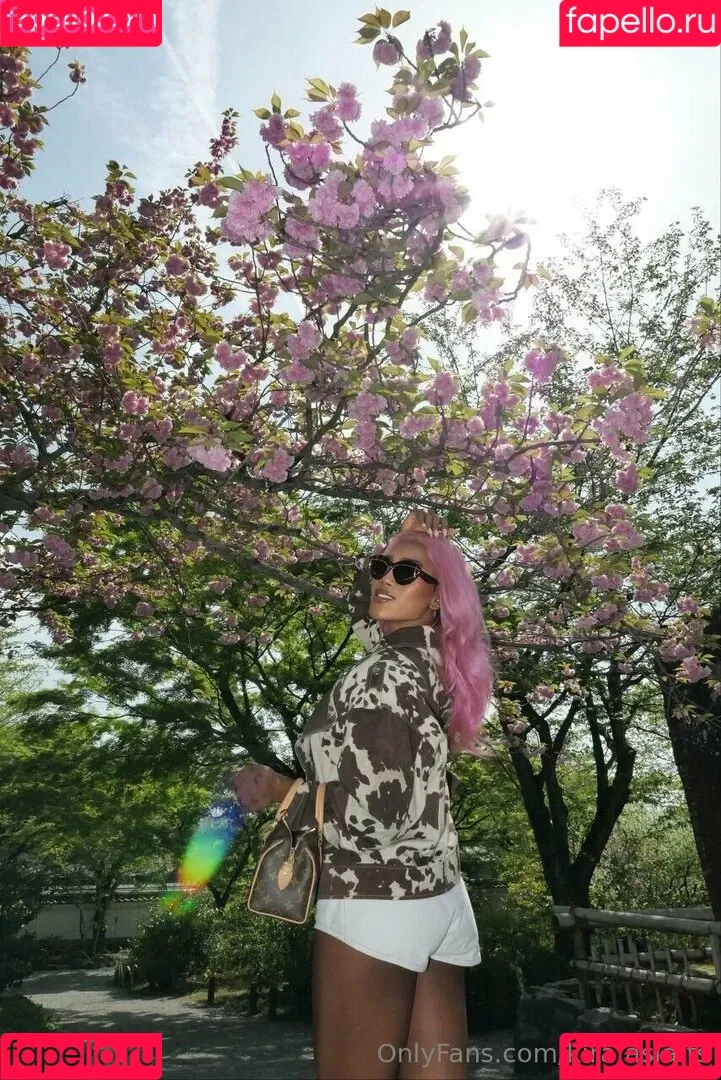 kira.asia.ts / kiranaroszie Onlyfans Photo Gallery 