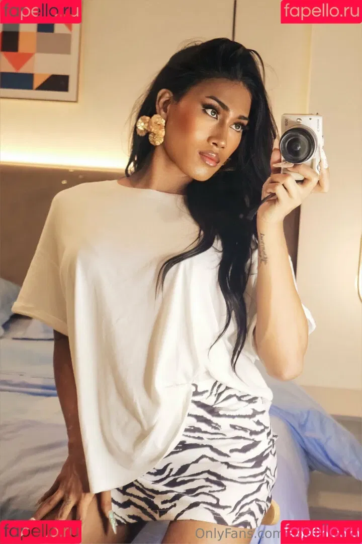 kira.asia.ts / kiranaroszie Onlyfans Photo Gallery 