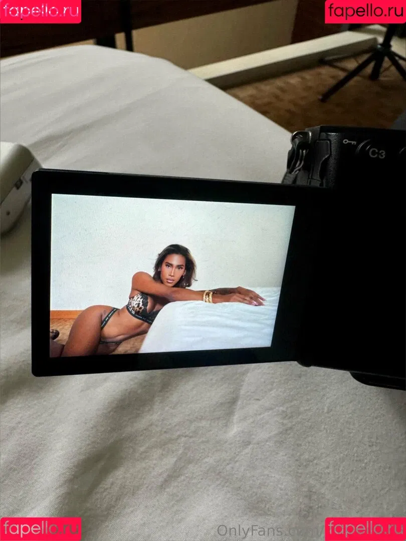 kira.asia.ts / kiranaroszie Onlyfans Photo Gallery 