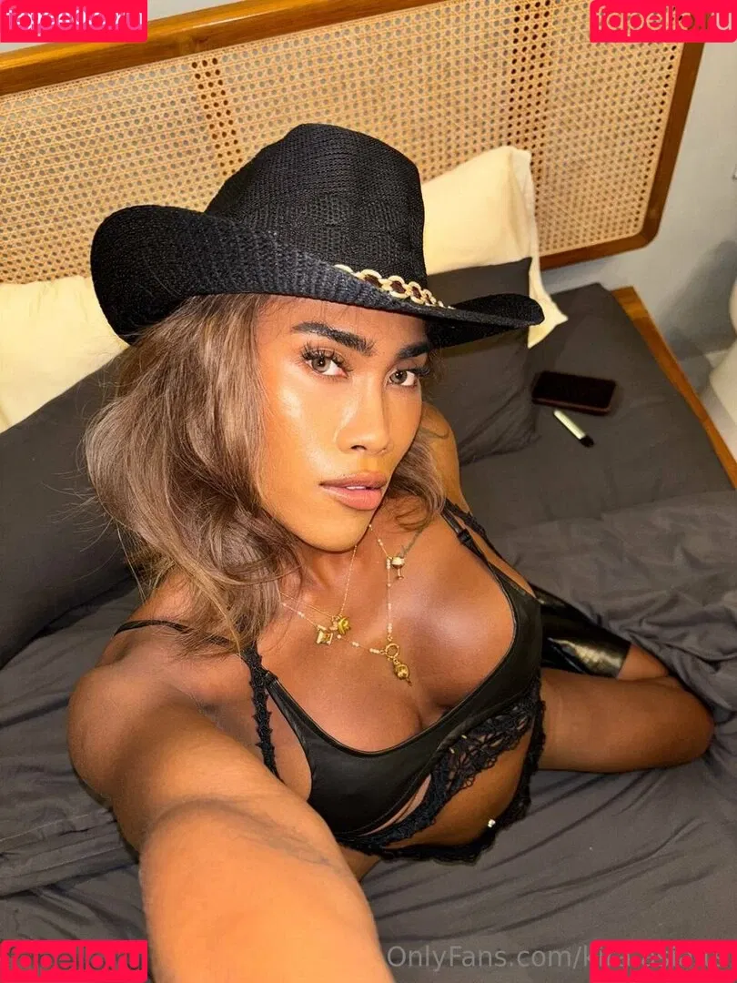 kira.asia.ts / kiranaroszie Onlyfans Photo Gallery 