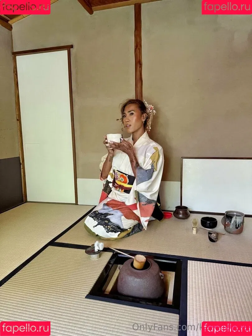 kira.asia.ts / kiranaroszie Onlyfans Photo Gallery 