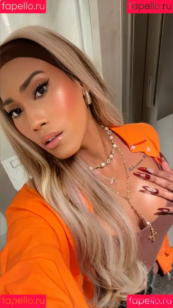 kira.asia.ts / kiranaroszie Onlyfans Photo Gallery 