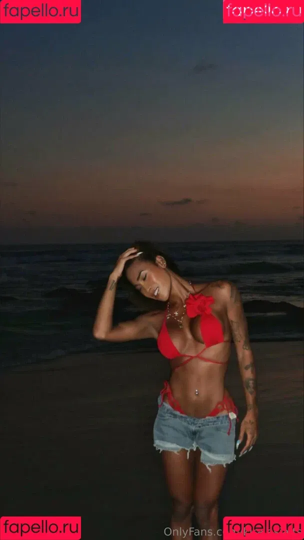 kira.asia.ts / kiranaroszie Onlyfans Photo Gallery 