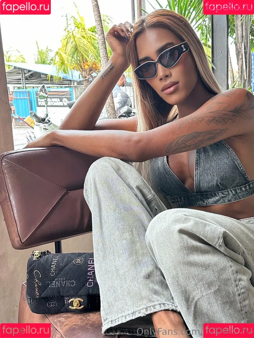 kira.asia.ts / kiranaroszie Onlyfans Photo Gallery 