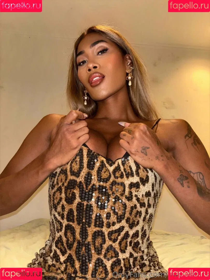 kira.asia.ts / kiranaroszie Onlyfans Photo Gallery 