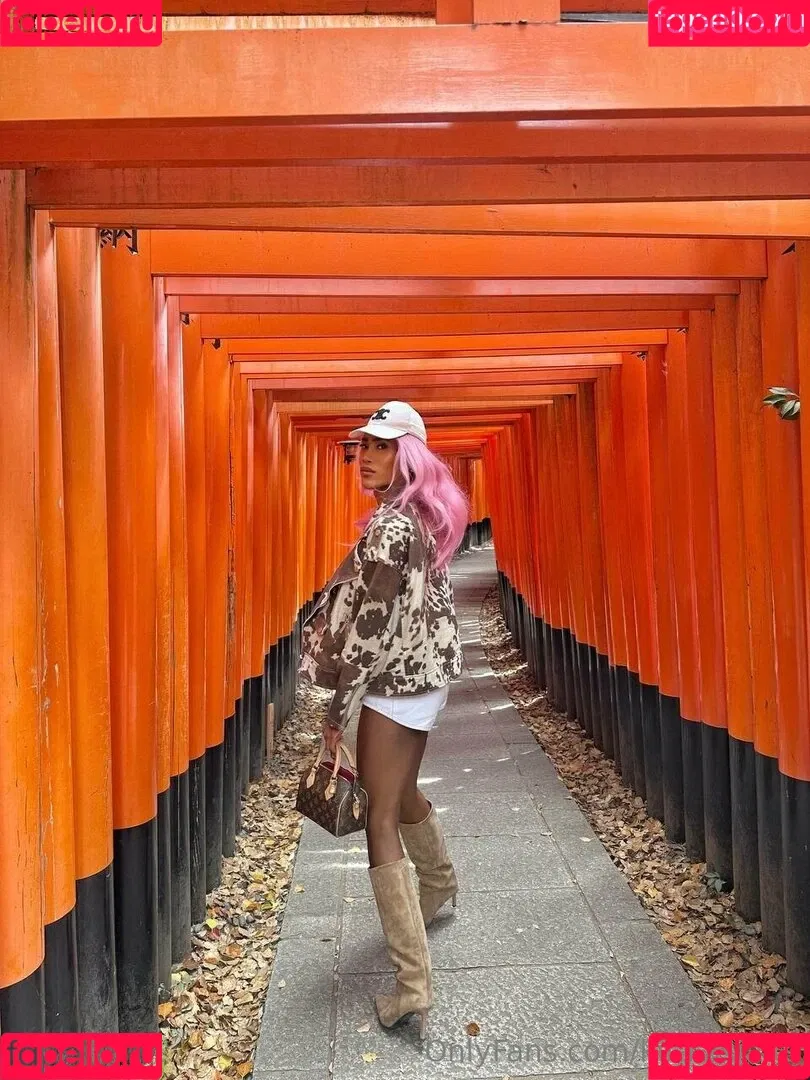 kira.asia.ts / kiranaroszie Onlyfans Photo Gallery 