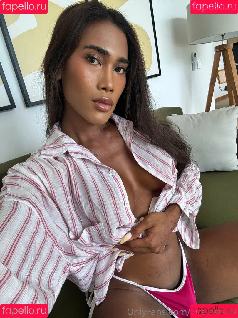 kira.asia.ts / kiranaroszie Onlyfans Photo Gallery 