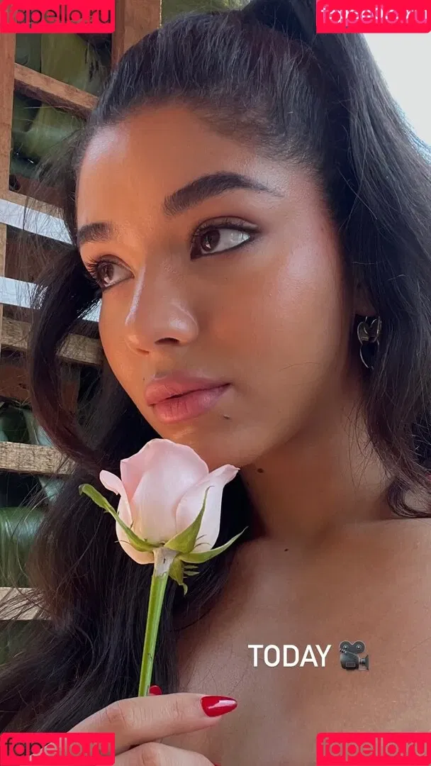 Yovanna Ventura / Yoventura / whoisyoventura Onlyfans Photo Gallery 
