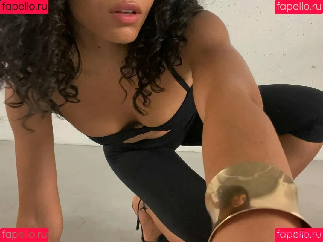 Yovanna Ventura / Yoventura / whoisyoventura Onlyfans Photo Gallery 