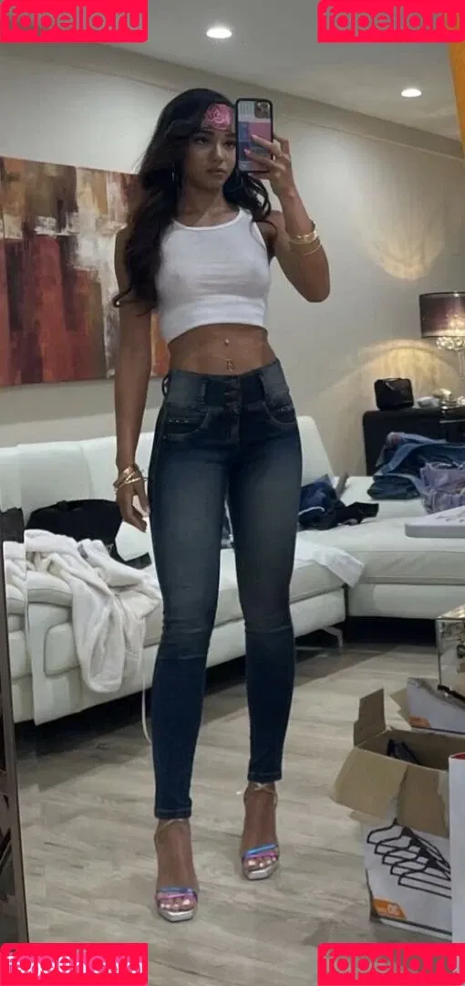 Yovanna Ventura / Yoventura / whoisyoventura Onlyfans Photo Gallery 