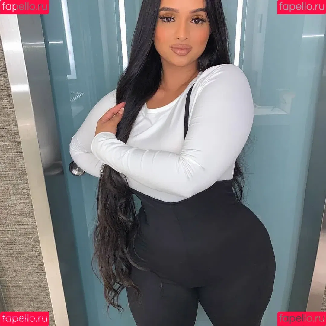 Tanya Ali / ___tanyaali / cookiesandmilf Onlyfans Photo Gallery 