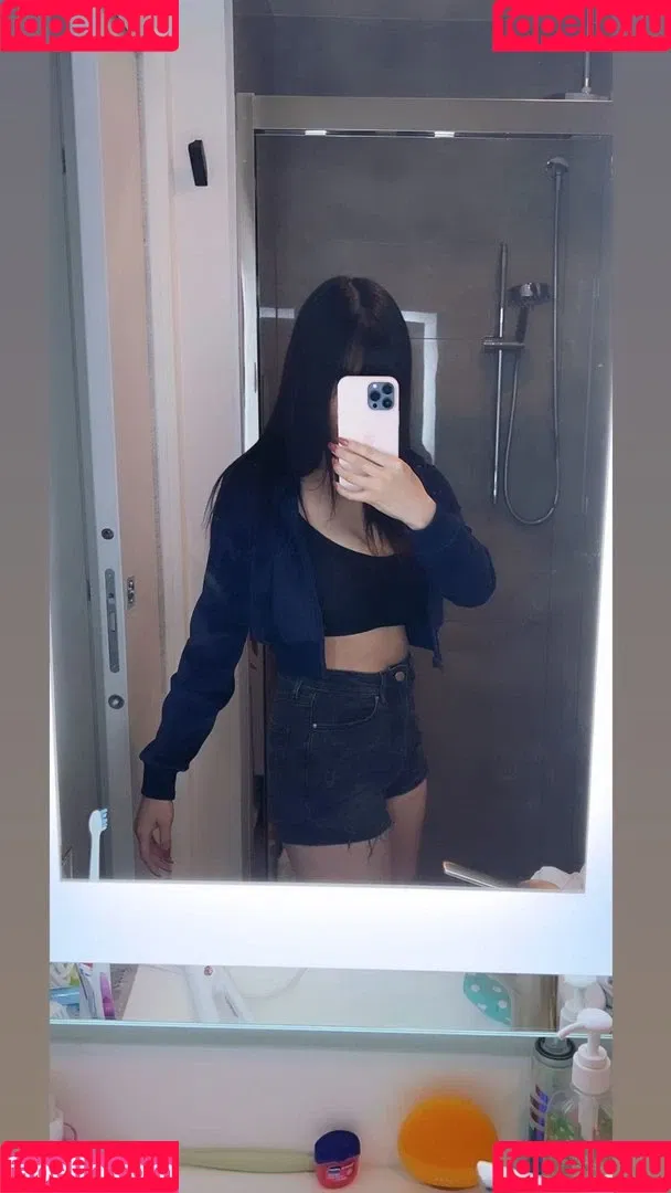 AriaSaki / simplyjustaria Onlyfans Photo Gallery 