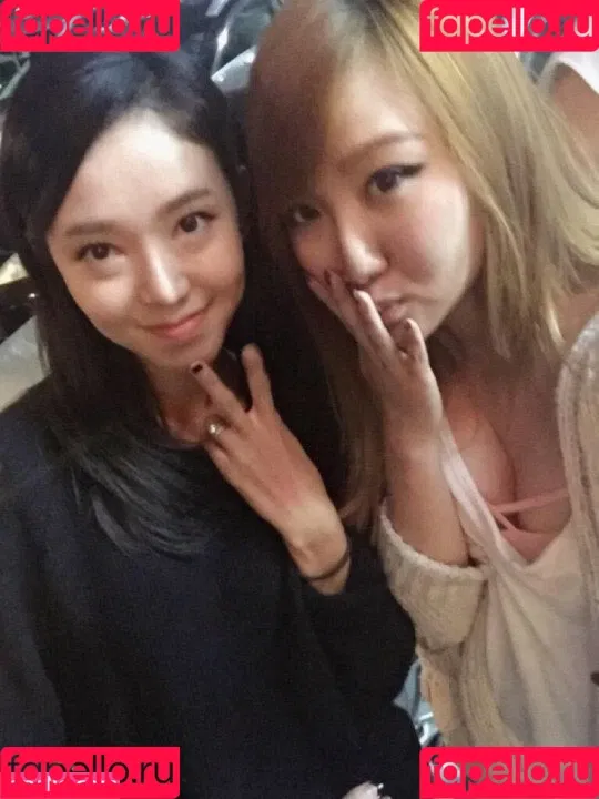 AriaSaki / simplyjustaria Onlyfans Photo Gallery 