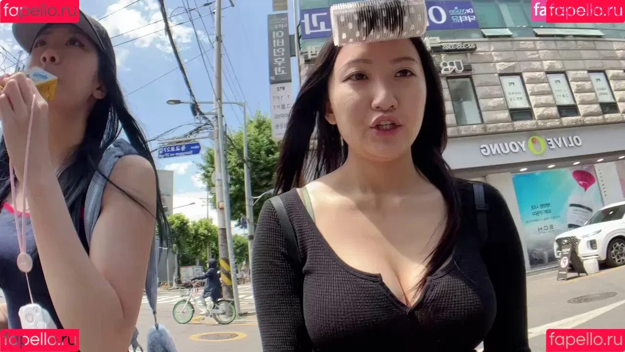 AriaSaki / simplyjustaria Onlyfans Photo Gallery 