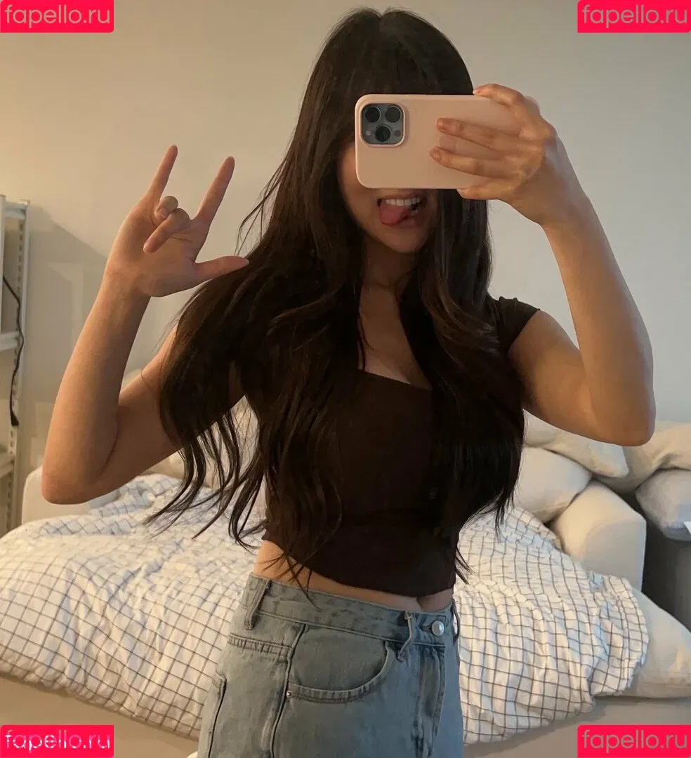 AriaSaki / simplyjustaria Onlyfans Photo Gallery 