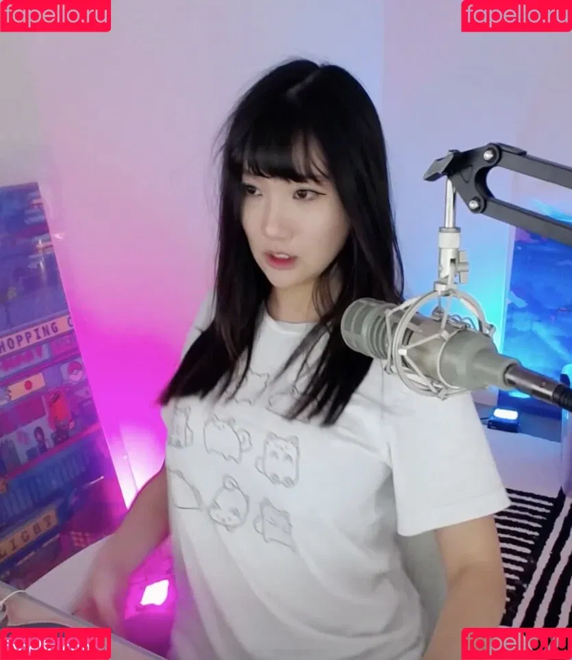 AriaSaki / simplyjustaria Onlyfans Photo Gallery 