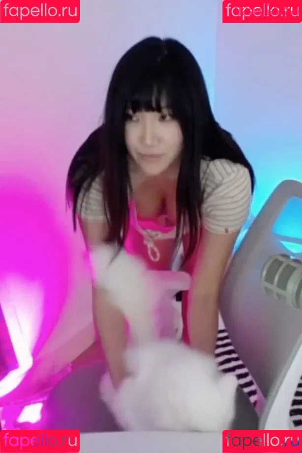 AriaSaki / simplyjustaria Onlyfans Photo Gallery 