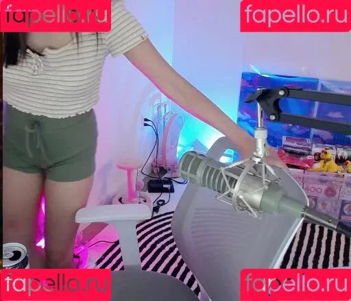 AriaSaki / simplyjustaria Onlyfans Photo Gallery 