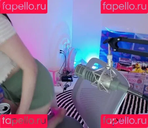 AriaSaki / simplyjustaria Onlyfans Photo Gallery 