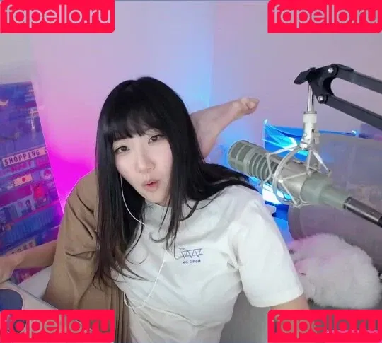 AriaSaki / simplyjustaria Onlyfans Photo Gallery 