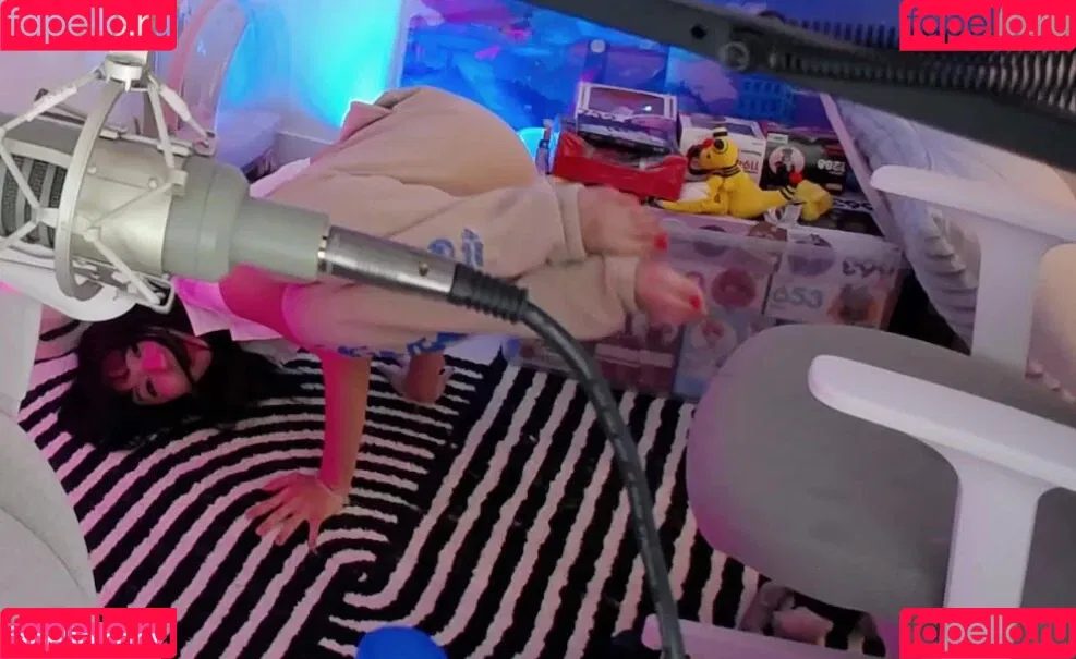 AriaSaki / simplyjustaria Onlyfans Photo Gallery 