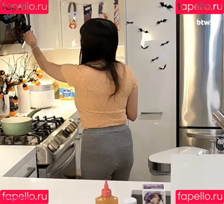 AriaSaki / simplyjustaria Onlyfans Photo Gallery 