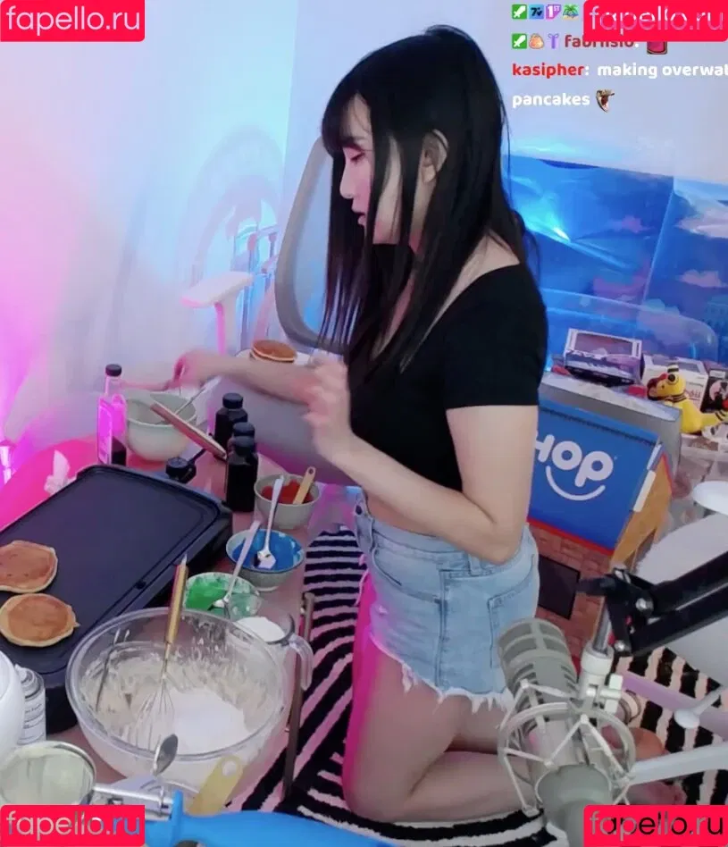 AriaSaki / simplyjustaria Onlyfans Photo Gallery 