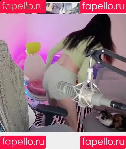 AriaSaki / simplyjustaria Onlyfans Photo Gallery 