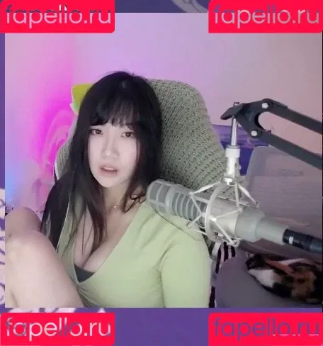 AriaSaki / simplyjustaria Onlyfans Photo Gallery 