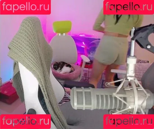 AriaSaki / simplyjustaria Onlyfans Photo Gallery 