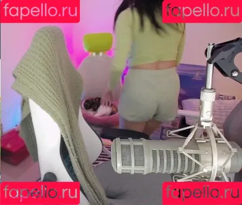 AriaSaki / simplyjustaria Onlyfans Photo Gallery 