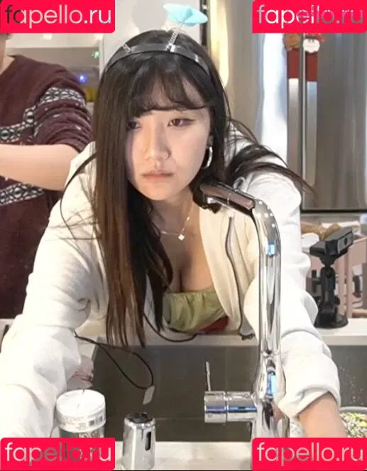 AriaSaki / simplyjustaria Onlyfans Photo Gallery 