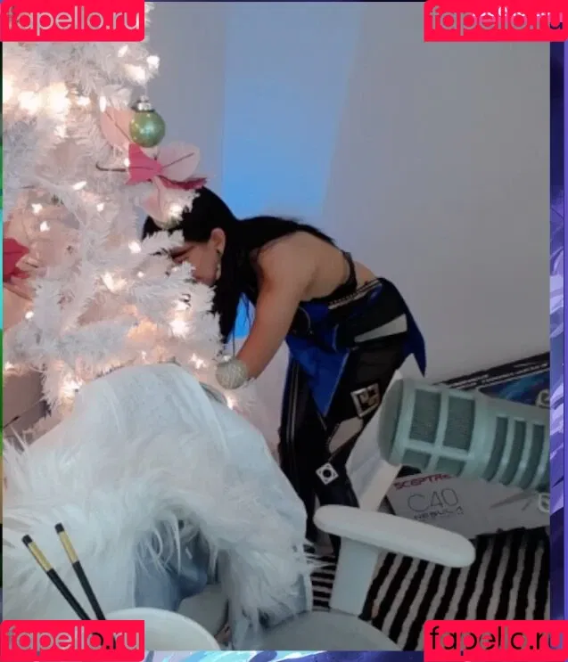 AriaSaki / simplyjustaria Onlyfans Photo Gallery 