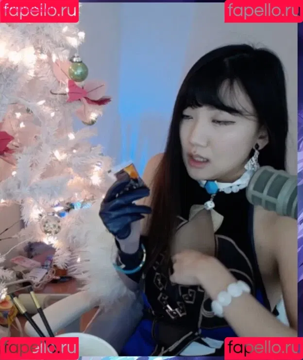 AriaSaki / simplyjustaria Onlyfans Photo Gallery 