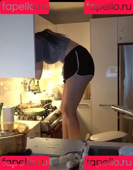 AriaSaki / simplyjustaria Onlyfans Photo Gallery 