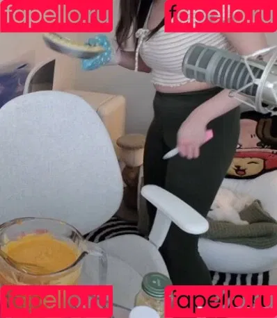 AriaSaki / simplyjustaria Onlyfans Photo Gallery 