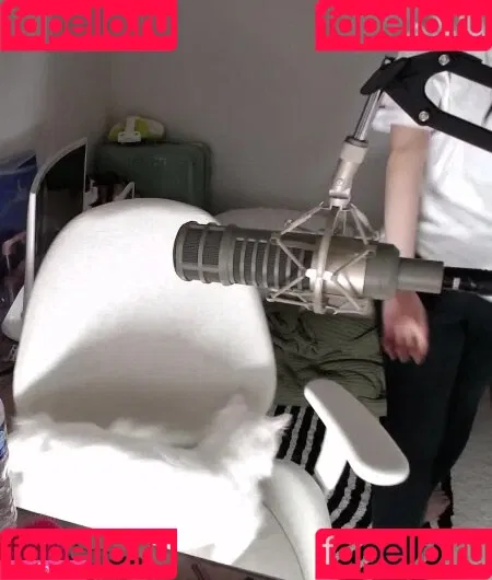 AriaSaki / simplyjustaria Onlyfans Photo Gallery 