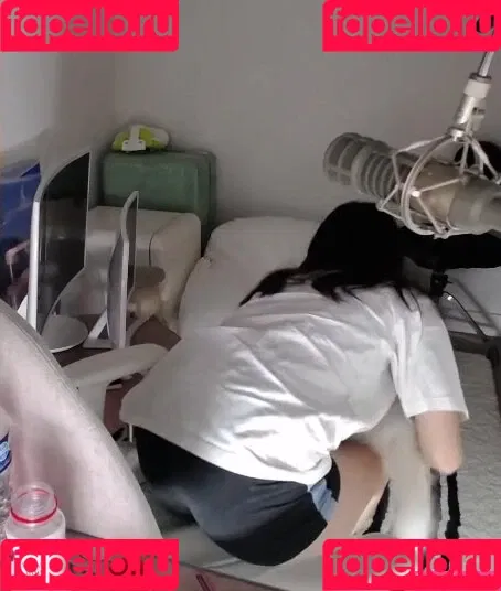 AriaSaki / simplyjustaria Onlyfans Photo Gallery 