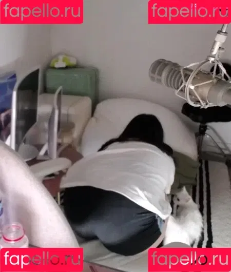 AriaSaki / simplyjustaria Onlyfans Photo Gallery 