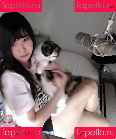 AriaSaki / simplyjustaria Onlyfans Photo Gallery 