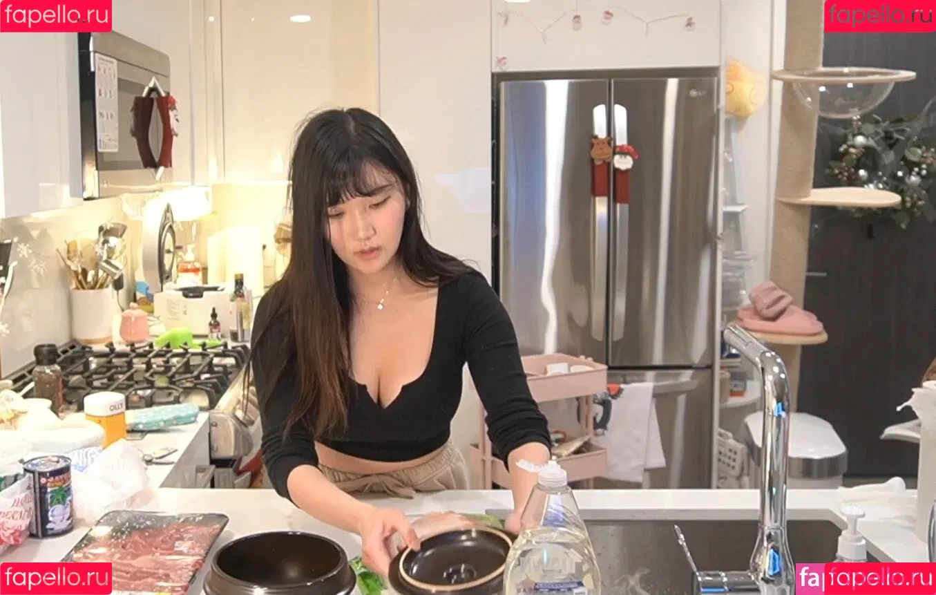 AriaSaki / simplyjustaria Onlyfans Photo Gallery 