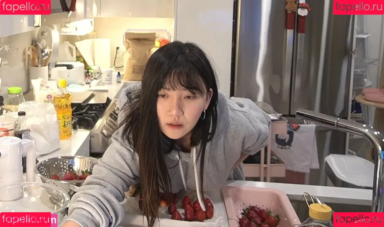 AriaSaki / simplyjustaria Onlyfans Photo Gallery 