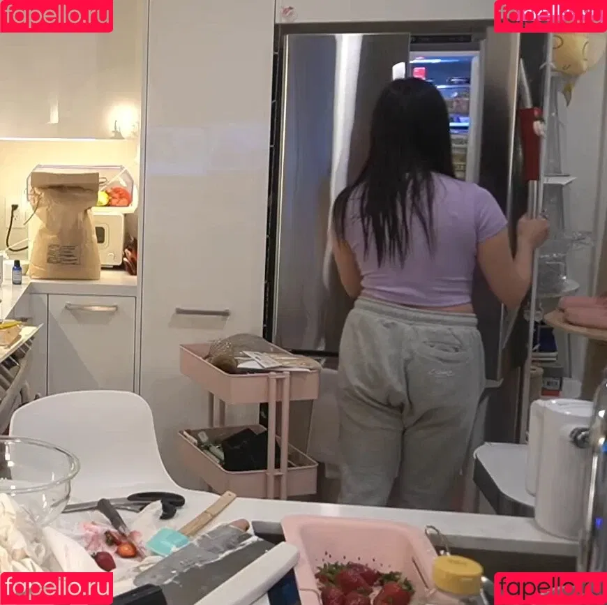 AriaSaki / simplyjustaria Onlyfans Photo Gallery 