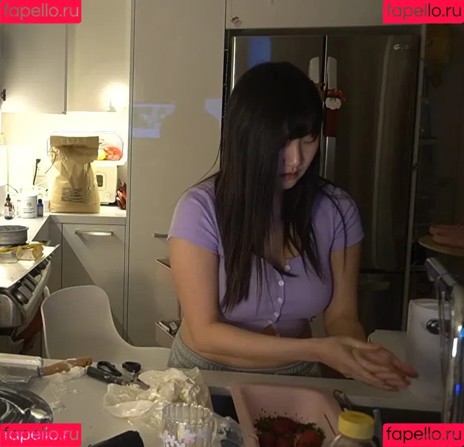 AriaSaki / simplyjustaria Onlyfans Photo Gallery 