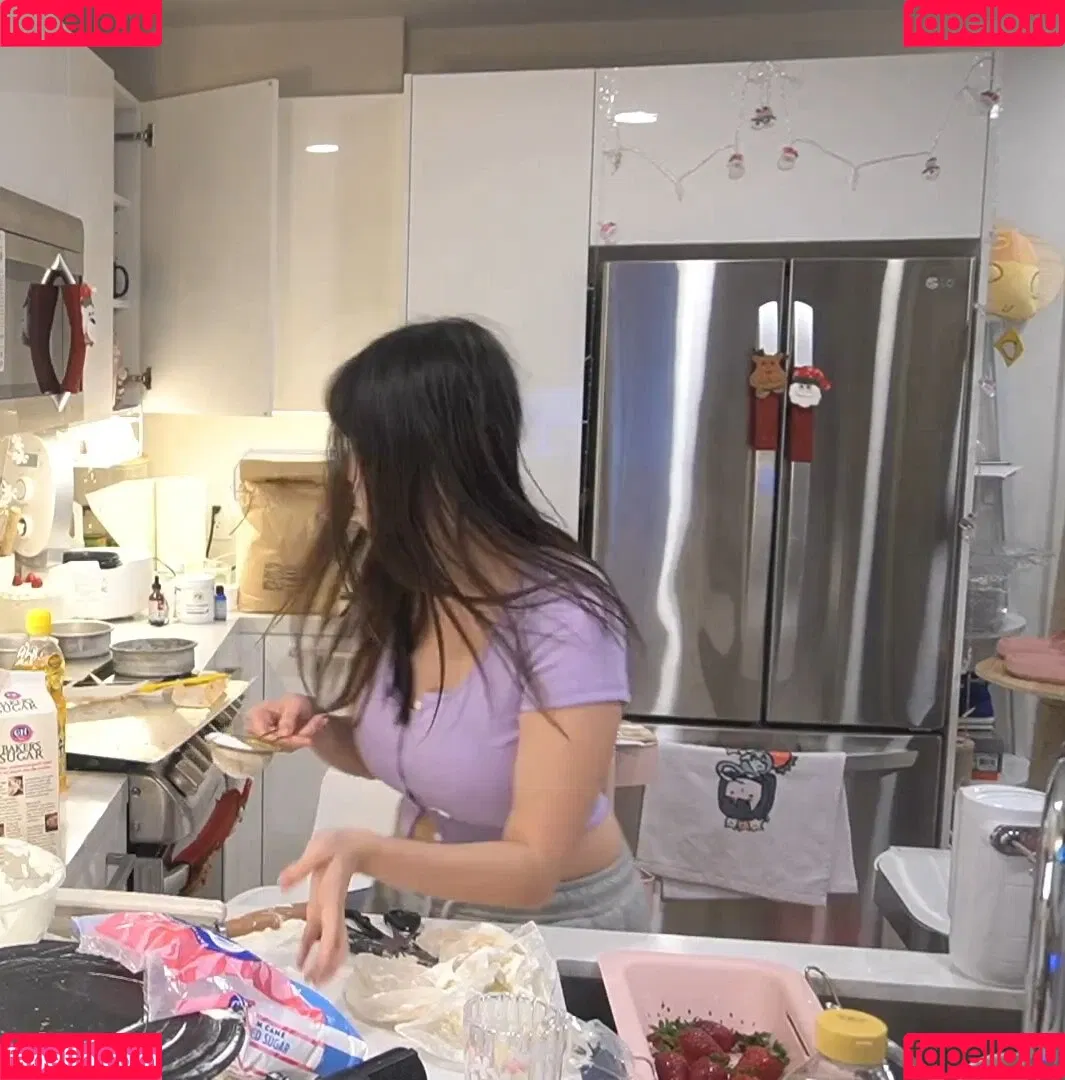 AriaSaki / simplyjustaria Onlyfans Photo Gallery 